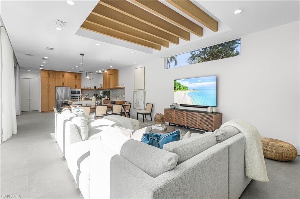 591 93rd Ave N, Naples, FL 34108-5