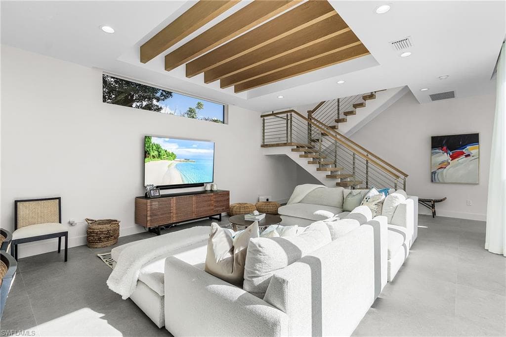 591 93rd Ave N, Naples, FL 34108-6