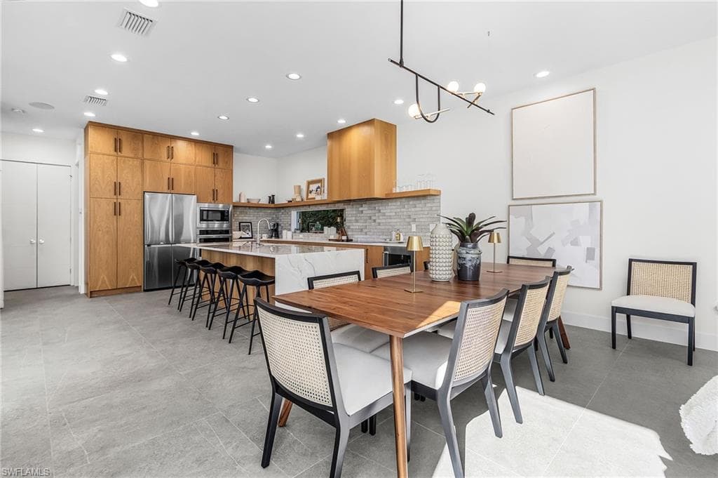 591 93rd Ave N, Naples, FL 34108-7