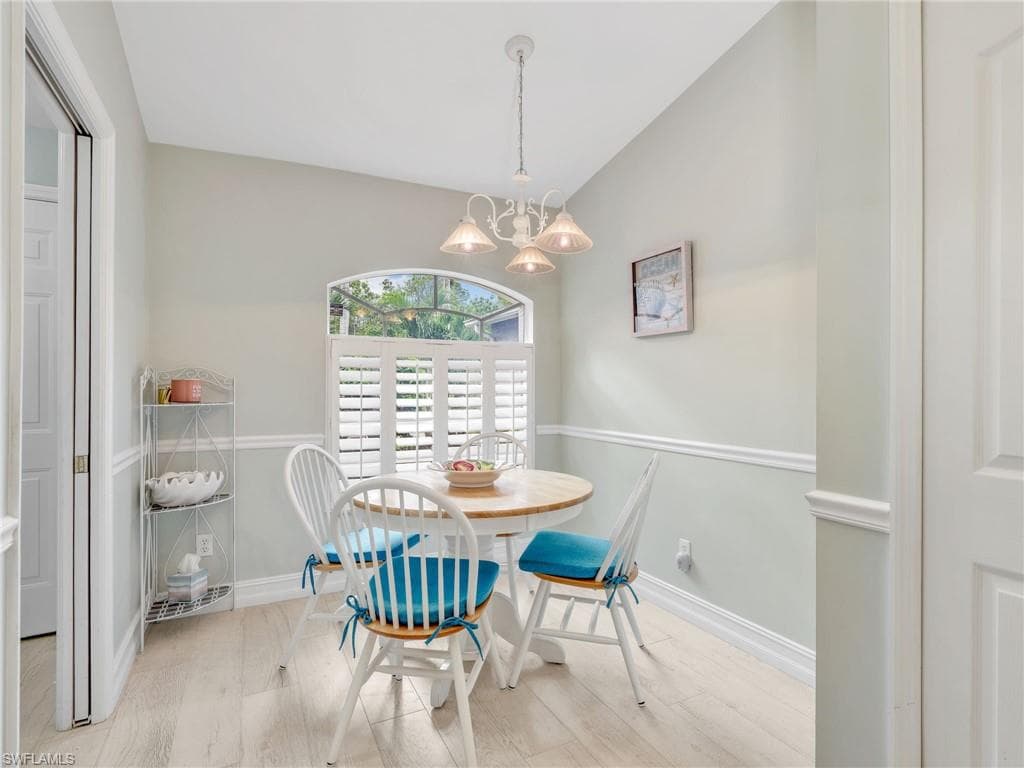 5321 Whitten Dr, Naples, FL 34104-9