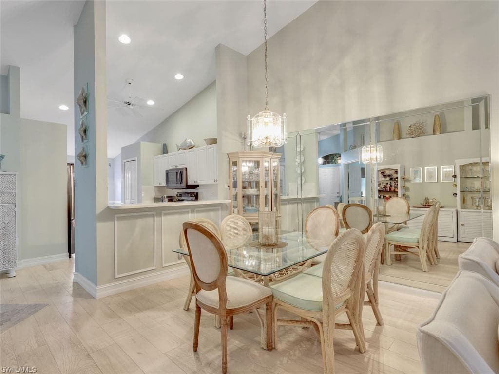 5321 Whitten Dr, Naples, FL 34104-11