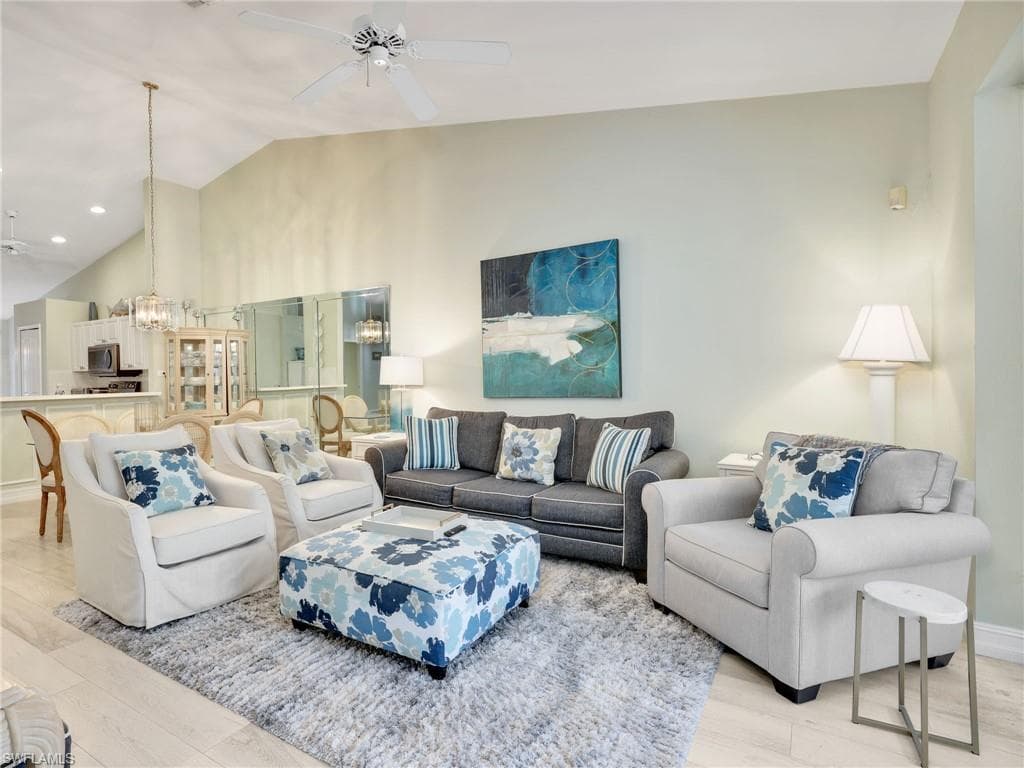 5321 Whitten Dr, Naples, FL 34104-13