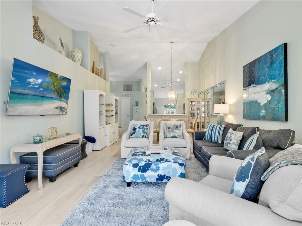 5321 Whitten Dr, Naples, FL 34104-14