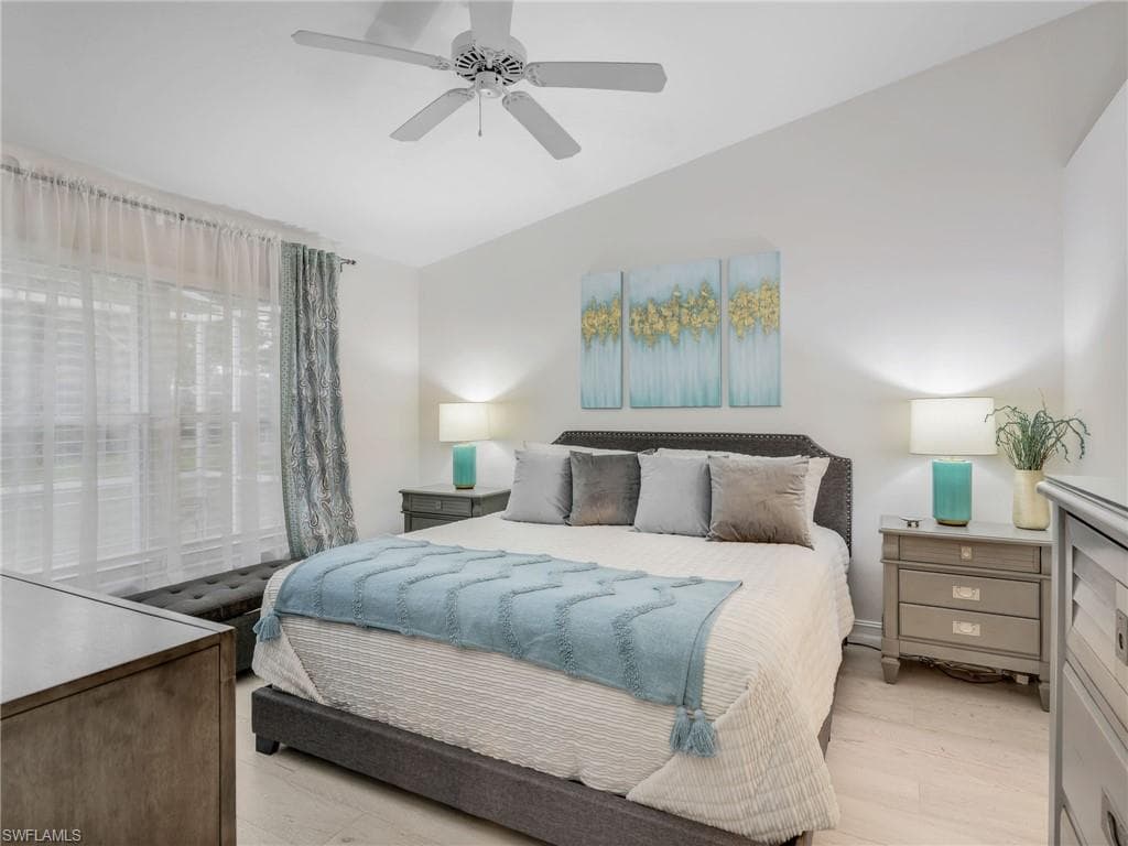 5321 Whitten Dr, Naples, FL 34104-15
