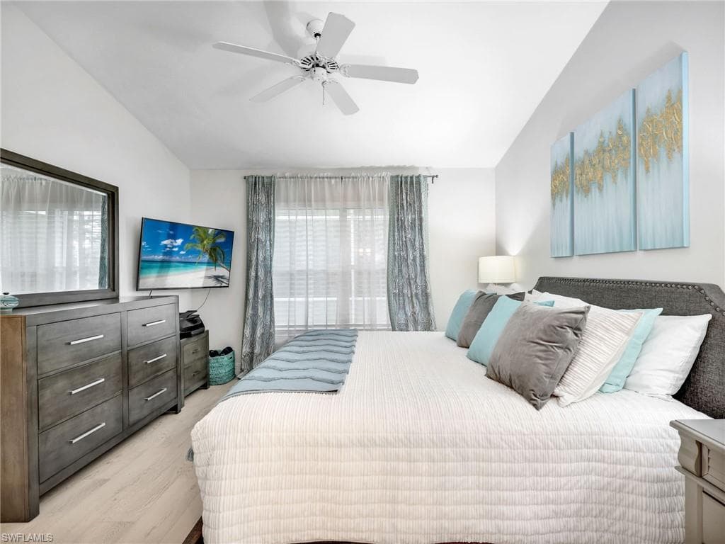 5321 Whitten Dr, Naples, FL 34104-16