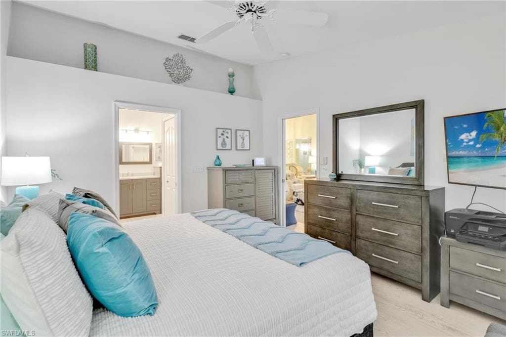 5321 Whitten Dr, Naples, FL 34104-17