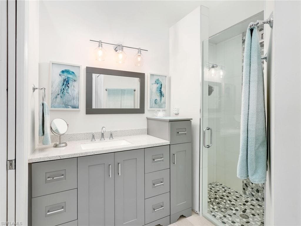 5321 Whitten Dr, Naples, FL 34104-18