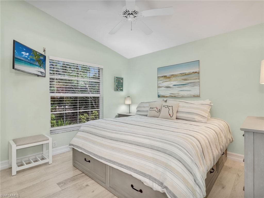 5321 Whitten Dr, Naples, FL 34104-19