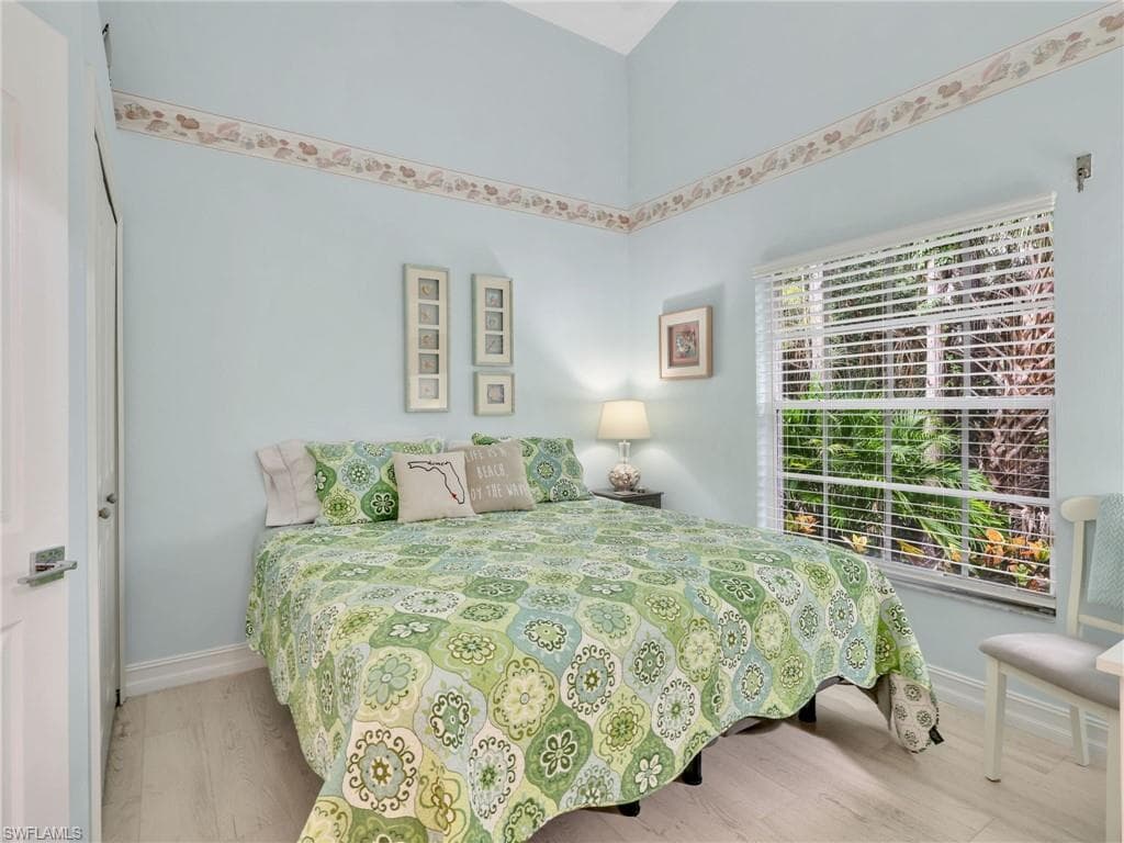 5321 Whitten Dr, Naples, FL 34104-22