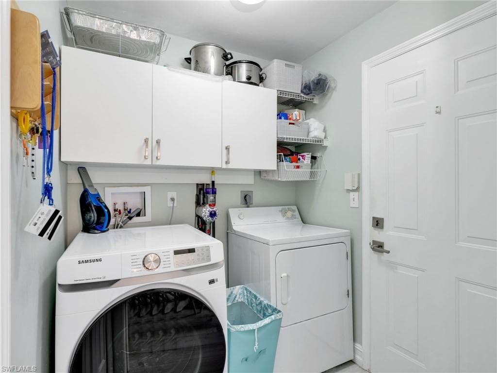 5321 Whitten Dr, Naples, FL 34104-24