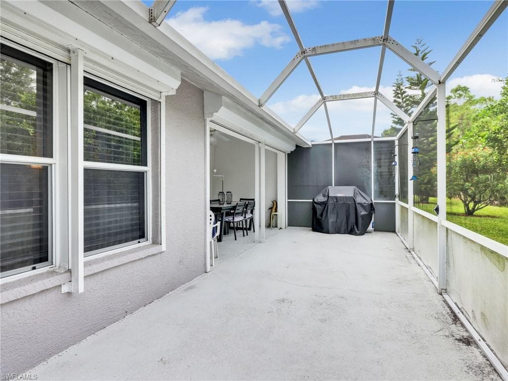 5321 Whitten Dr, Naples, FL 34104-26