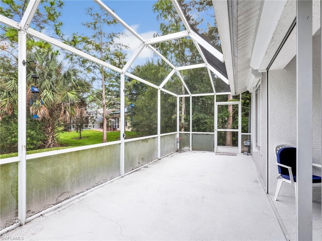 5321 Whitten Dr, Naples, FL 34104-27