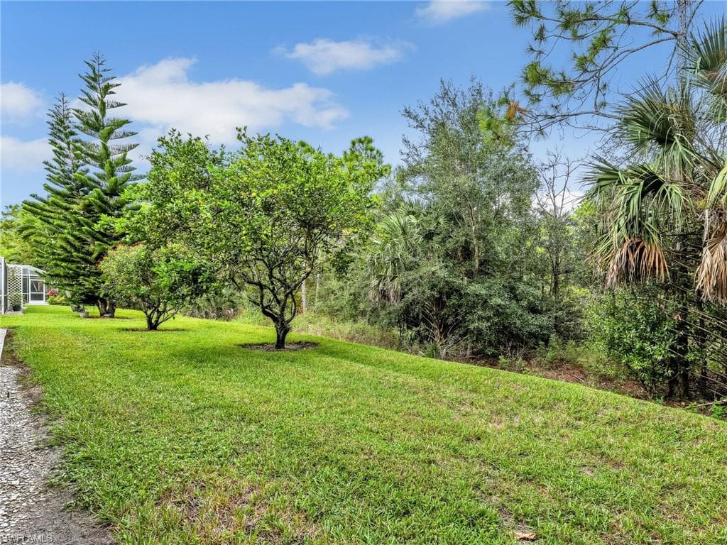 5321 Whitten Dr, Naples, FL 34104-28