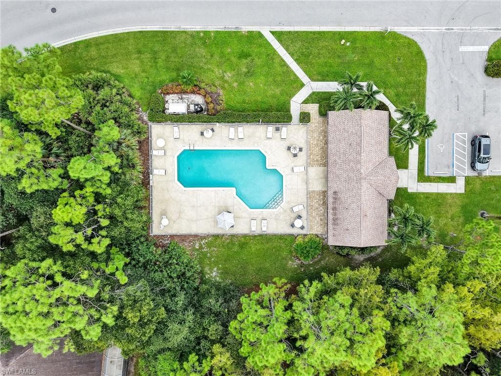 5321 Whitten Dr, Naples, FL 34104-30