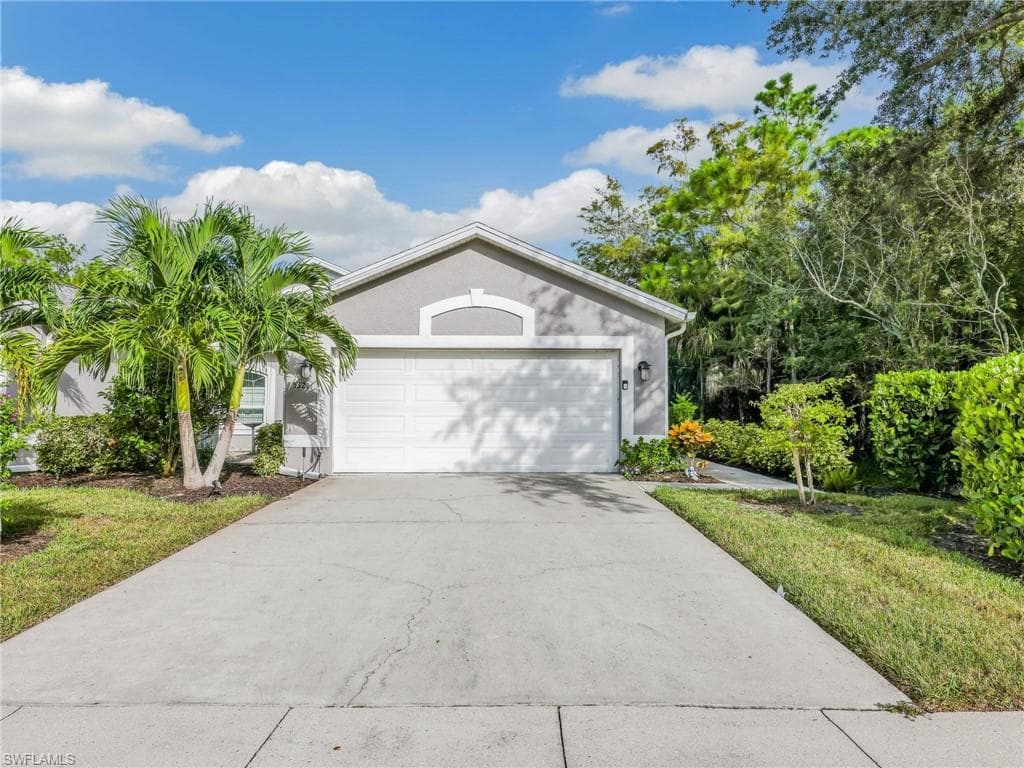 5321 Whitten Dr, Naples, FL 34104-31