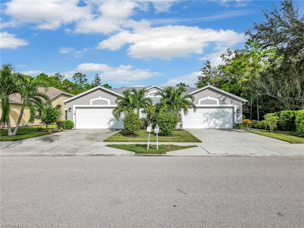 5321 Whitten Dr, Naples, FL 34104-32