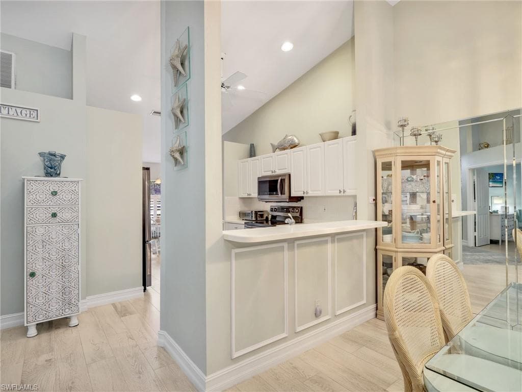 5321 Whitten Dr, Naples, FL 34104-6