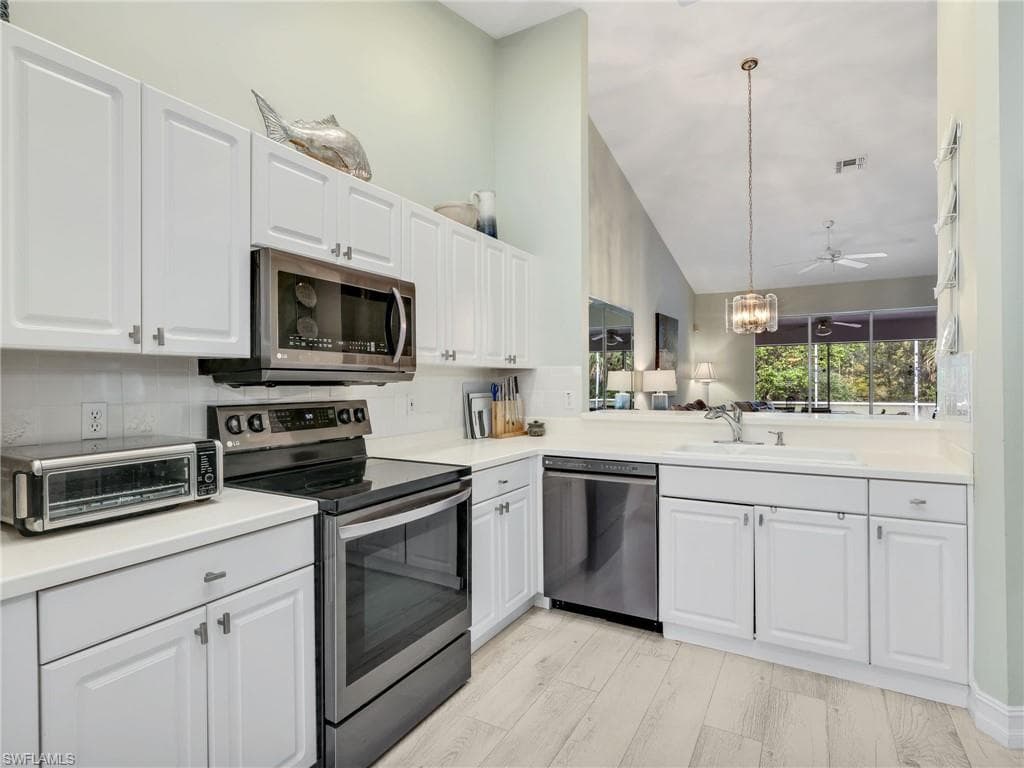5321 Whitten Dr, Naples, FL 34104-7