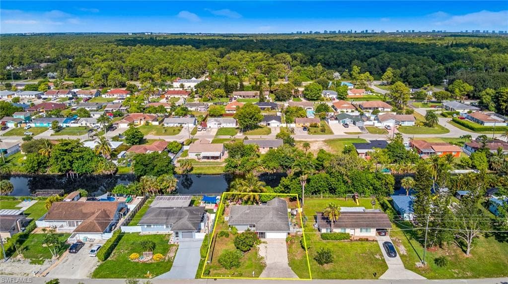 2315 54th Ter SW, Naples, FL 34116-26