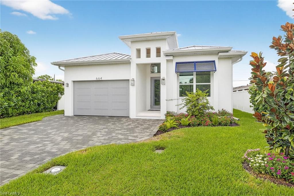 664 100th Ave N, Naples, FL 34108-8