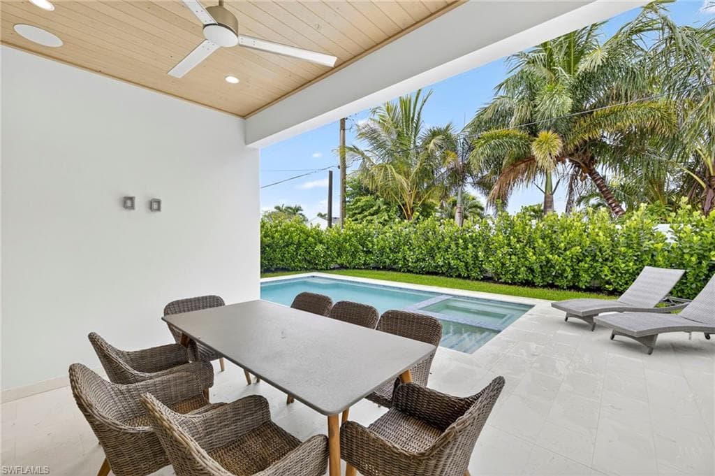 664 100th Ave N, Naples, FL 34108-36