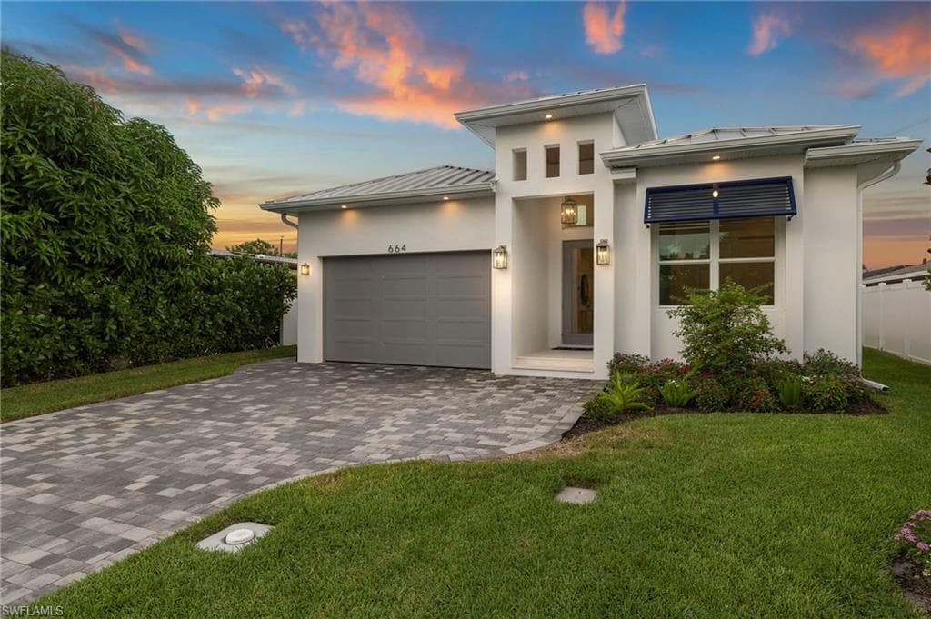 664 100th Ave N, Naples, FL 34108-2