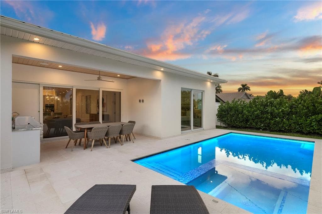 664 100th Ave N, Naples, FL 34108-3