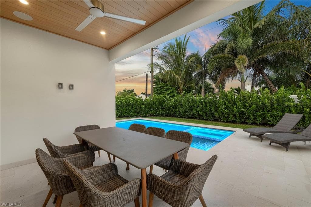 664 100th Ave N, Naples, FL 34108-5