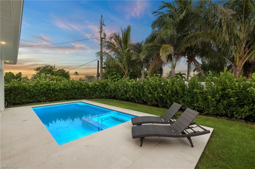 664 100th Ave N, Naples, FL 34108-6