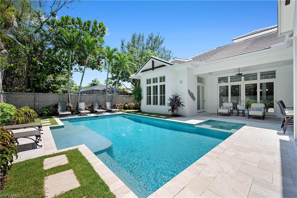 2250 Crayton Rd, Naples, FL 34103-18