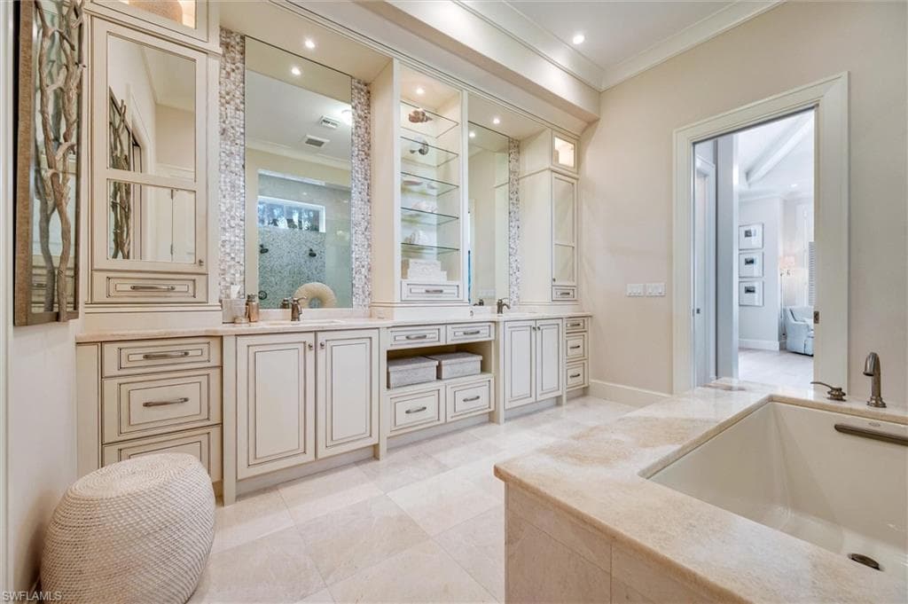 2250 Crayton Rd, Naples, FL 34103-25