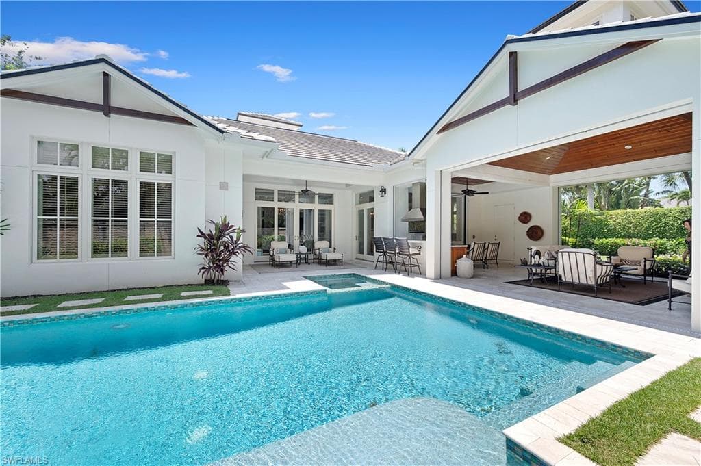 2250 Crayton Rd, Naples, FL 34103-39