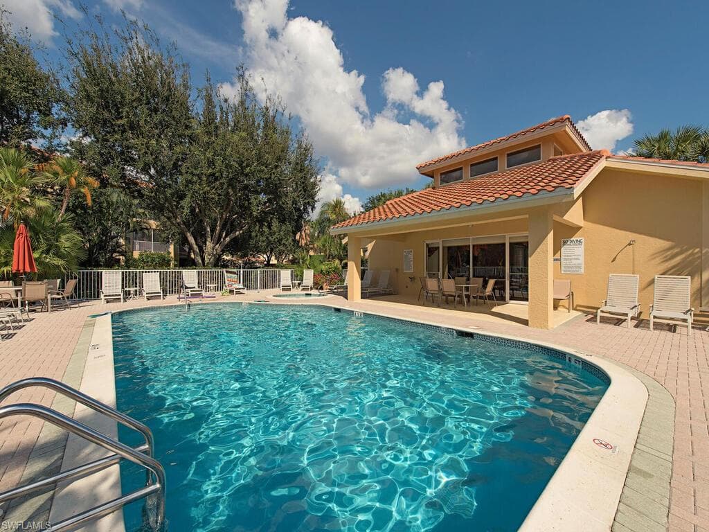 1830 Les Chateaux Blvd 104, Naples, FL 34109-14