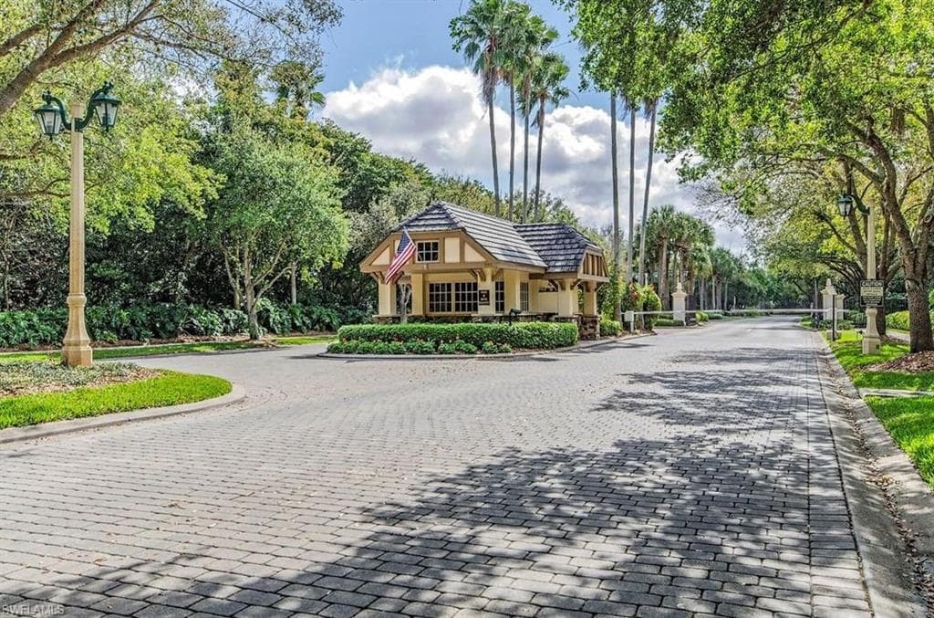 1830 Les Chateaux Blvd 104, Naples, FL 34109-16