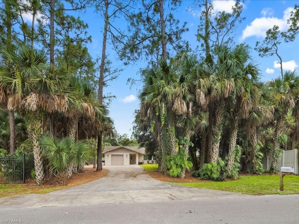 4220 11th Ave SW, Naples, FL 34116-25