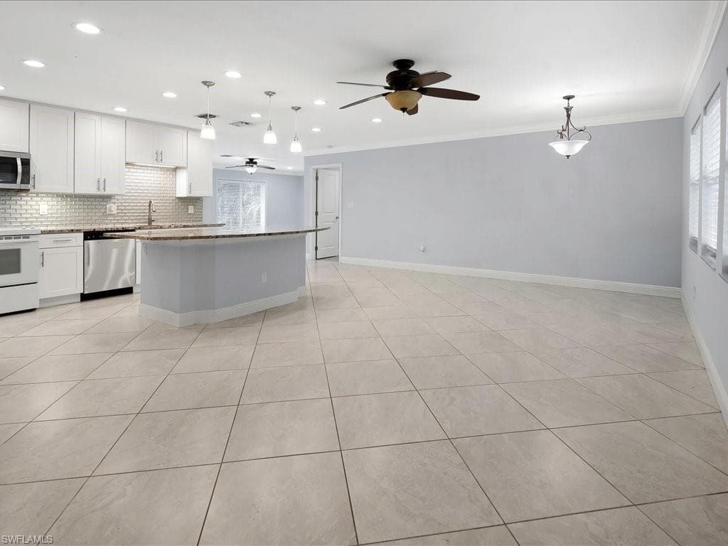4220 11th Ave SW, Naples, FL 34116-2