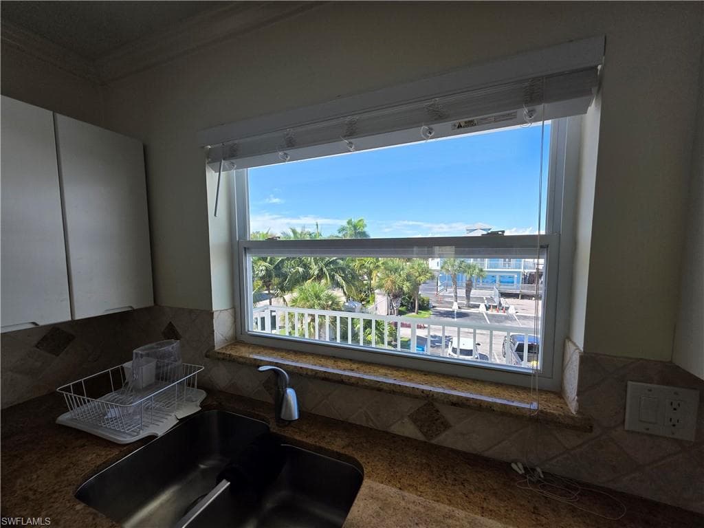 1100 8th Ave S 305a, Naples, FL 34102-11