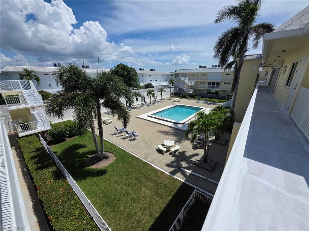 1100 8th Ave S 305a, Naples, FL 34102-25
