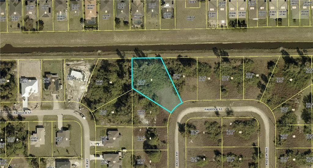 427 Paddock St, Lehigh Acres, FL 33974-1