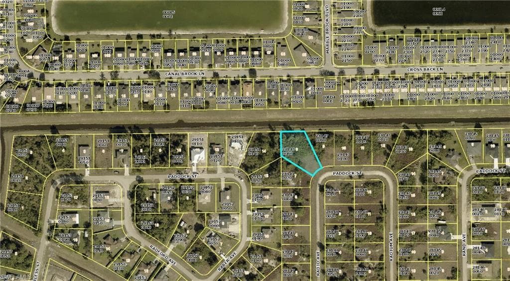 427 Paddock St, Lehigh Acres, FL 33974-2