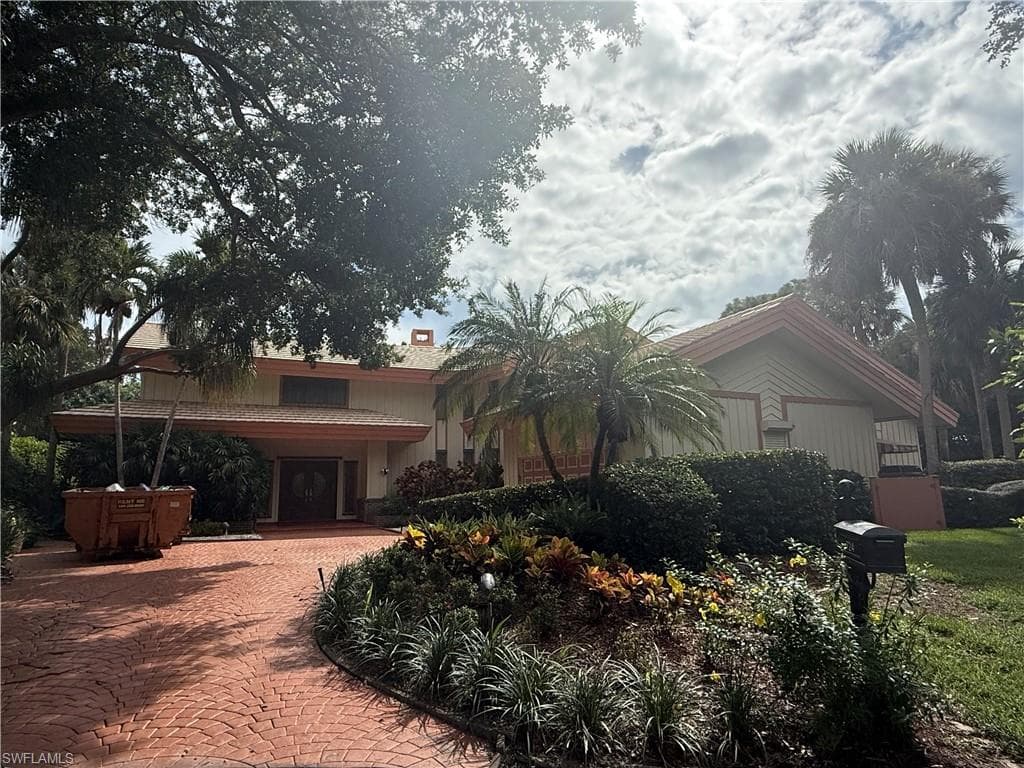 724 Bay Tree Ct, Naples, FL 34108-1