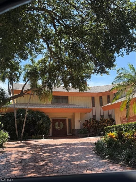 724 Bay Tree Ct, Naples, FL 34108-3