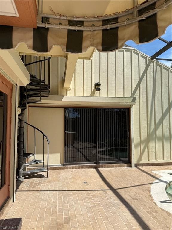 724 Bay Tree Ct, Naples, FL 34108-5