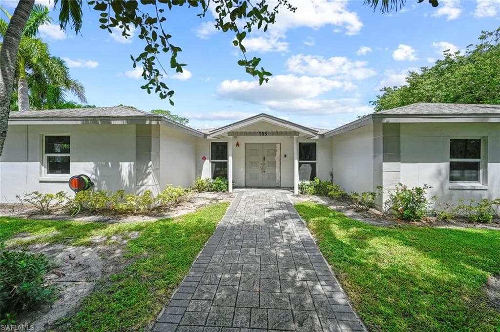 101-105 Saint Andrews Blvd, Naples, FL 34113-2