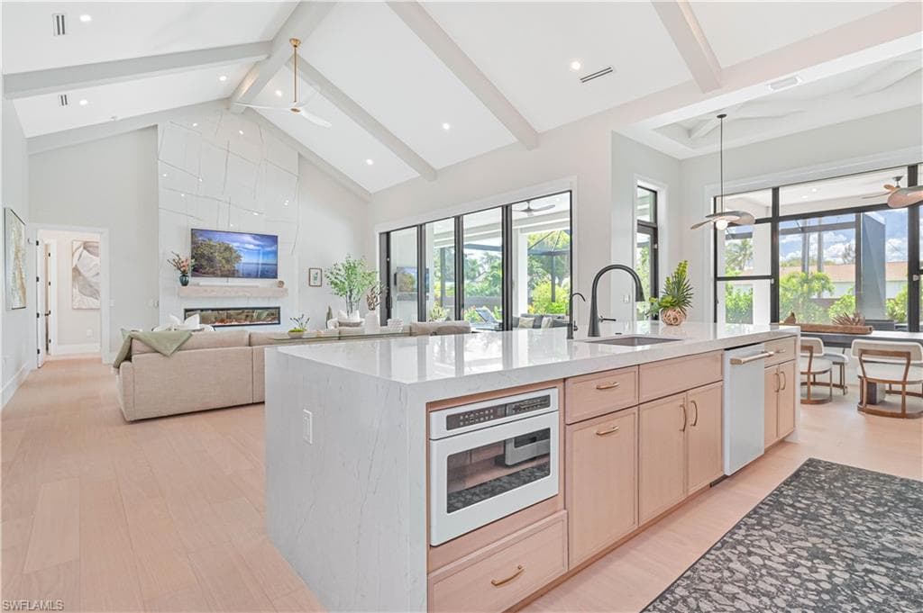 818 93rd Ave N, Naples, FL 34108-15