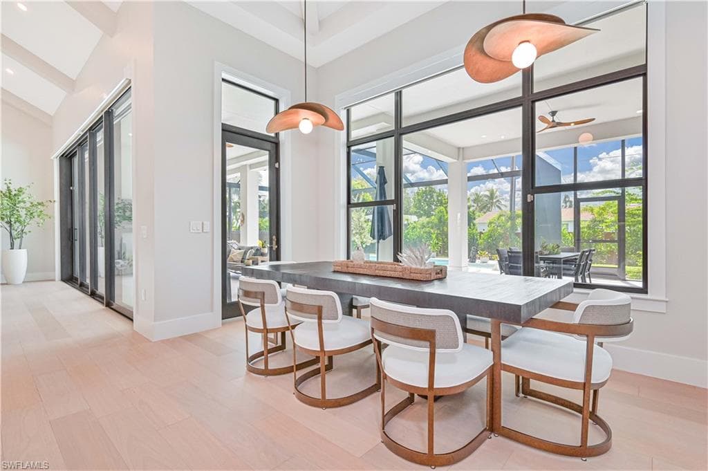 818 93rd Ave N, Naples, FL 34108-19