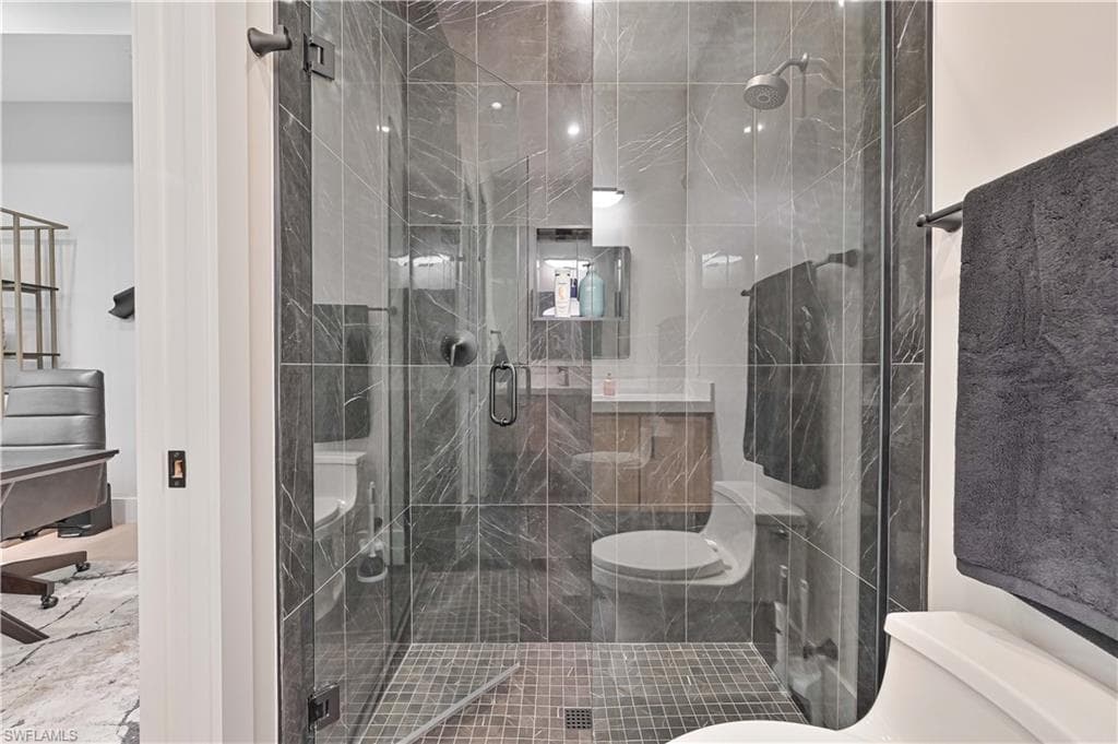 818 93rd Ave N, Naples, FL 34108-22