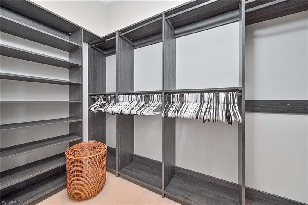 818 93rd Ave N, Naples, FL 34108-29