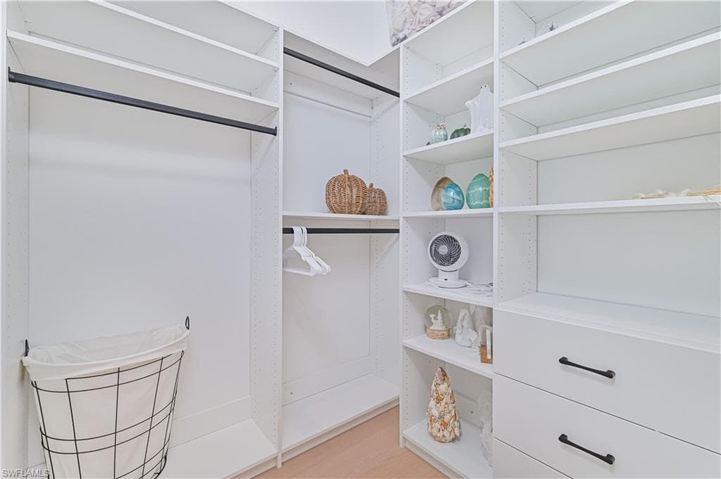 818 93rd Ave N, Naples, FL 34108-35