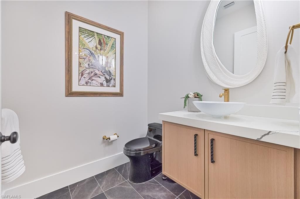 818 93rd Ave N, Naples, FL 34108-37